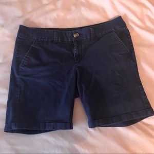 AMERICAN EAGLE Navy Bermuda Length Shorts. Size 8